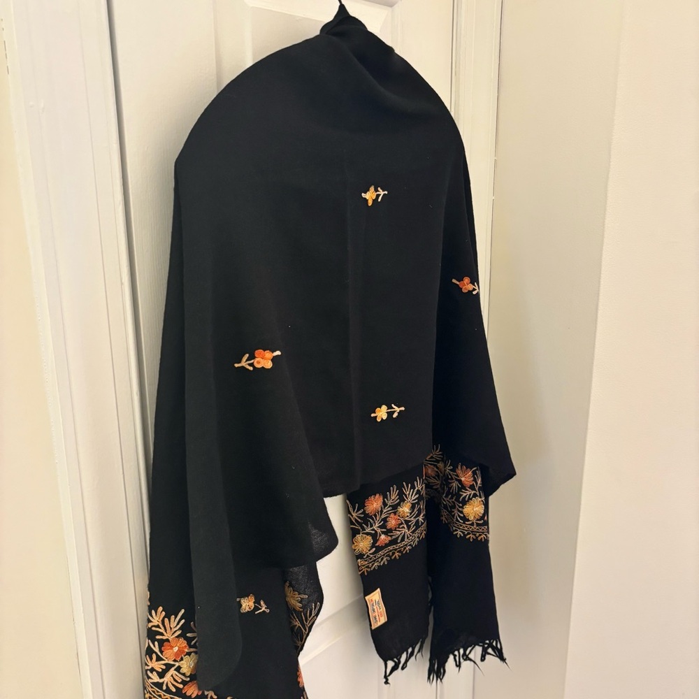 Cashmere Wool Black Oversized Floral Embroidered Shawl Stole Wrap Boho Luxury - Picture 7 of 7